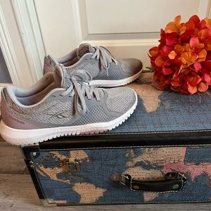 REEBOK gray & pink Flexagon athletic shoes~Size 8~Like New!!